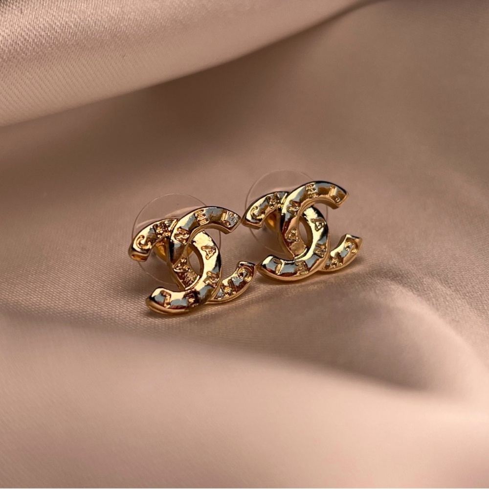 Aurelia gold studs. Gold stud fashion earrings - Picture 2 of 3